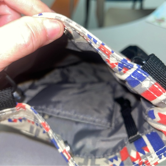 KAVU Keepalong Semi Padded Sling Canvas Rope Crossbody Bag Red & Blue SW Print - Picture 3 of 4